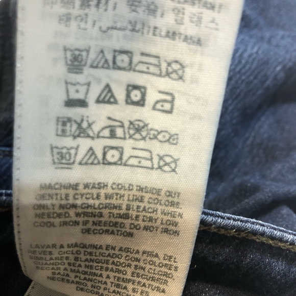 GUESS Women’s size 29
Low-Rise Power Skinny Jeans - Picture 12 of 13